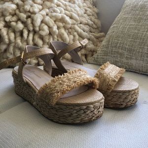 Chinese Laundry Straw Platforms